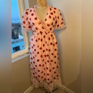 NWT Strawberry Print Dress. Size L (fits more S/M) 🍓 sold